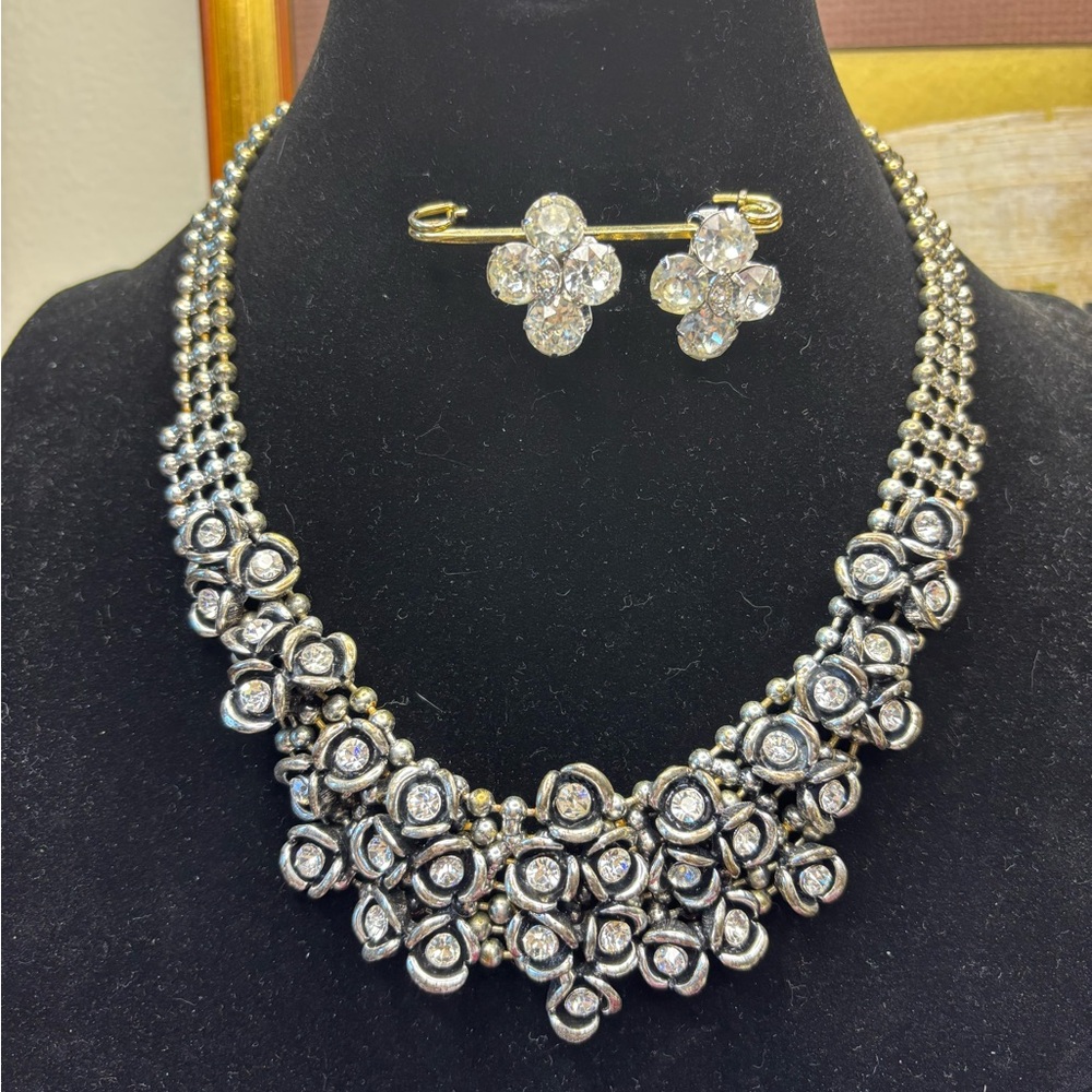 Elegant Silver and Rhinestones Floral Necklace and Earring Set!